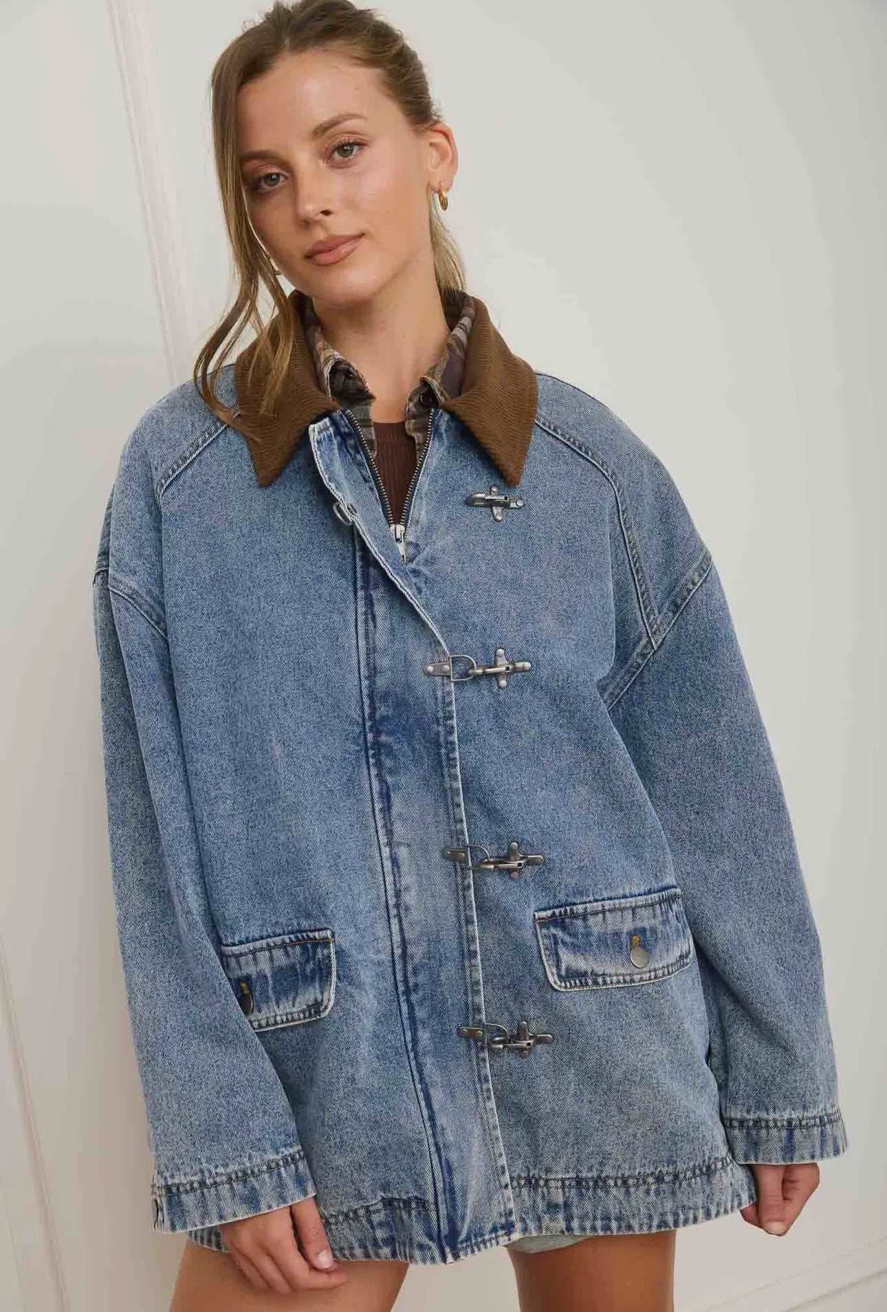 Denim Contrast Collar Jacket With Hook Latches